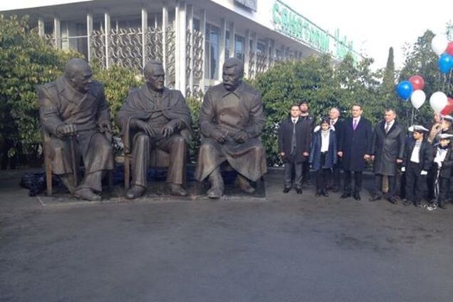 Оккупанты открыли в Крыму памятник Сталину: фотофакт