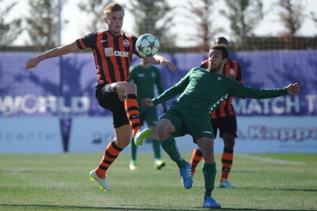 'Шахтер' с трудом победил испанского 'карлика'