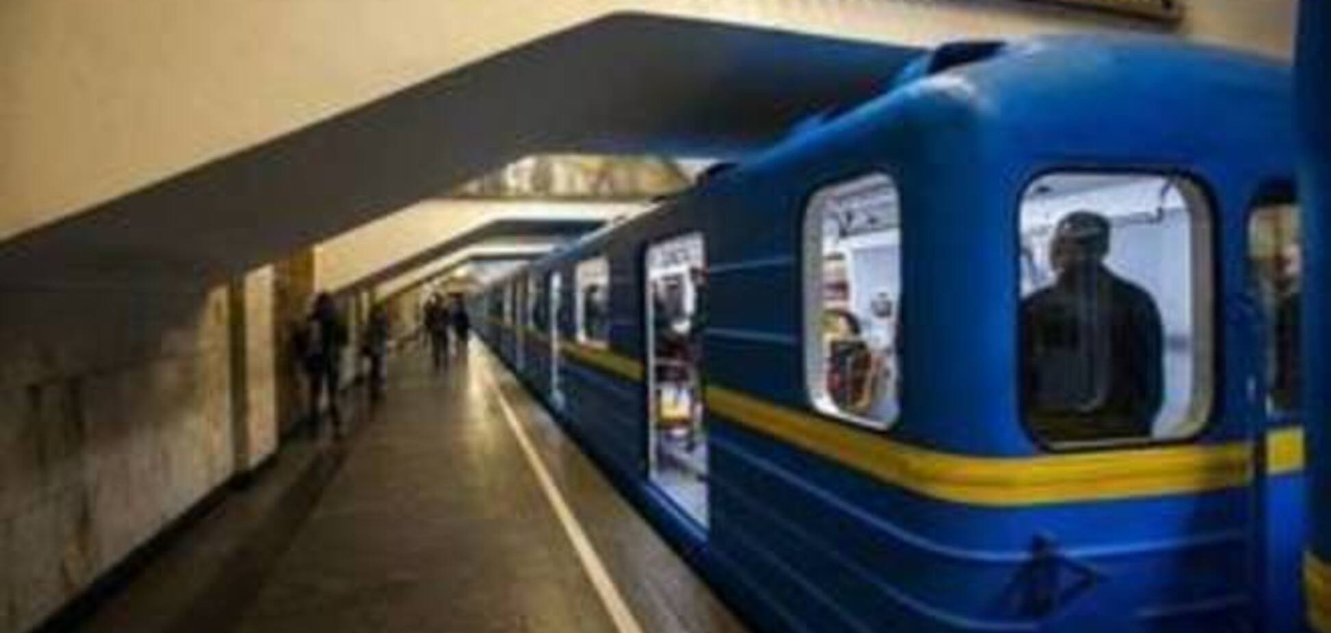 В Киеве из-за снегопада продлили работу городского транспорта