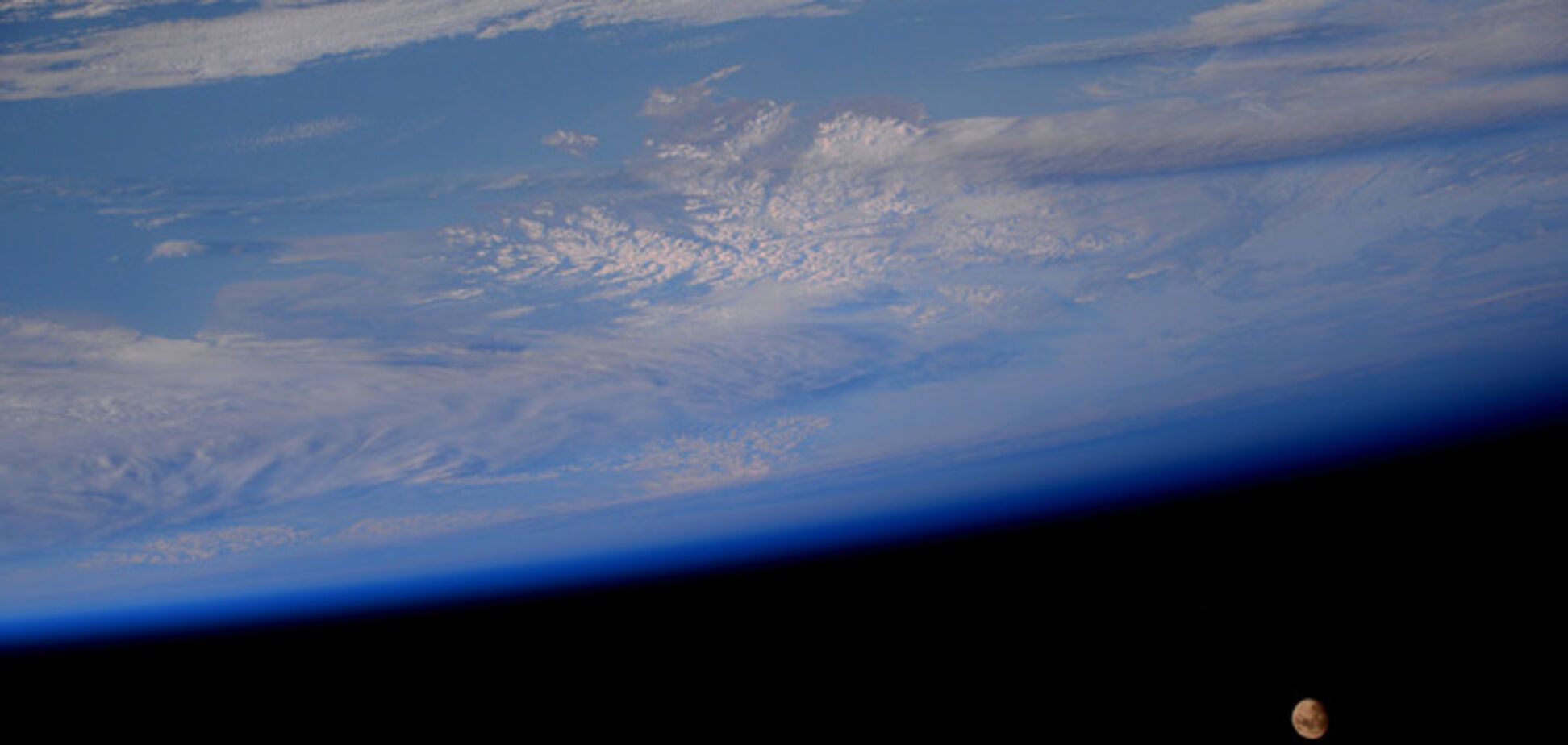 Астронавт с МКС сделал красочное фото 'Земли полуночного солнца'