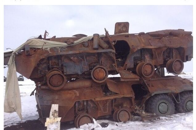 Российские оккупанты в спешке увозят с Донбасса свою сожженную технику: фоторепортаж