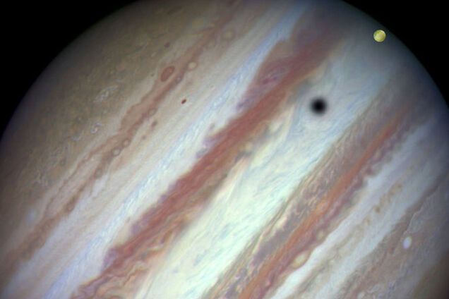 Хаббл заснял редкое явление: встречу Юпитера с тремя лунами