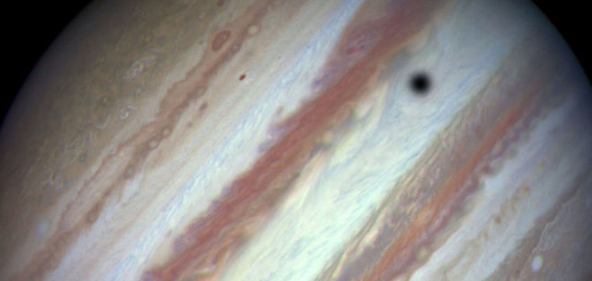Хаббл заснял редкое явление: встречу Юпитера с тремя лунами