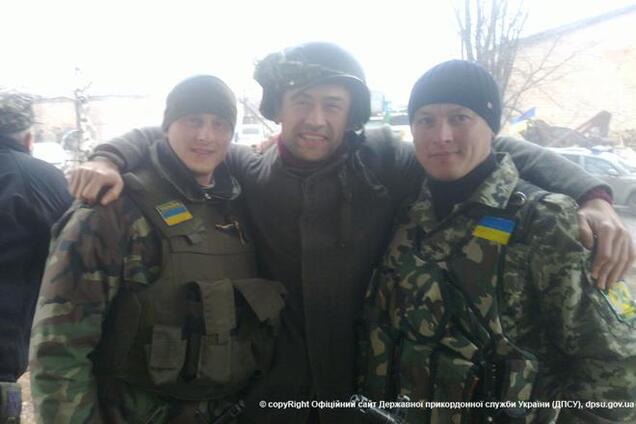 Российский актер Пашинин привез помощь украинским пограничникам под Сартаной