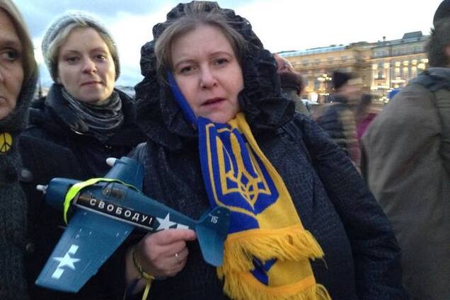 'Менты у двери!'. К проукраинской активистке в Москве с утра нагрянула полиция: видео с места событий