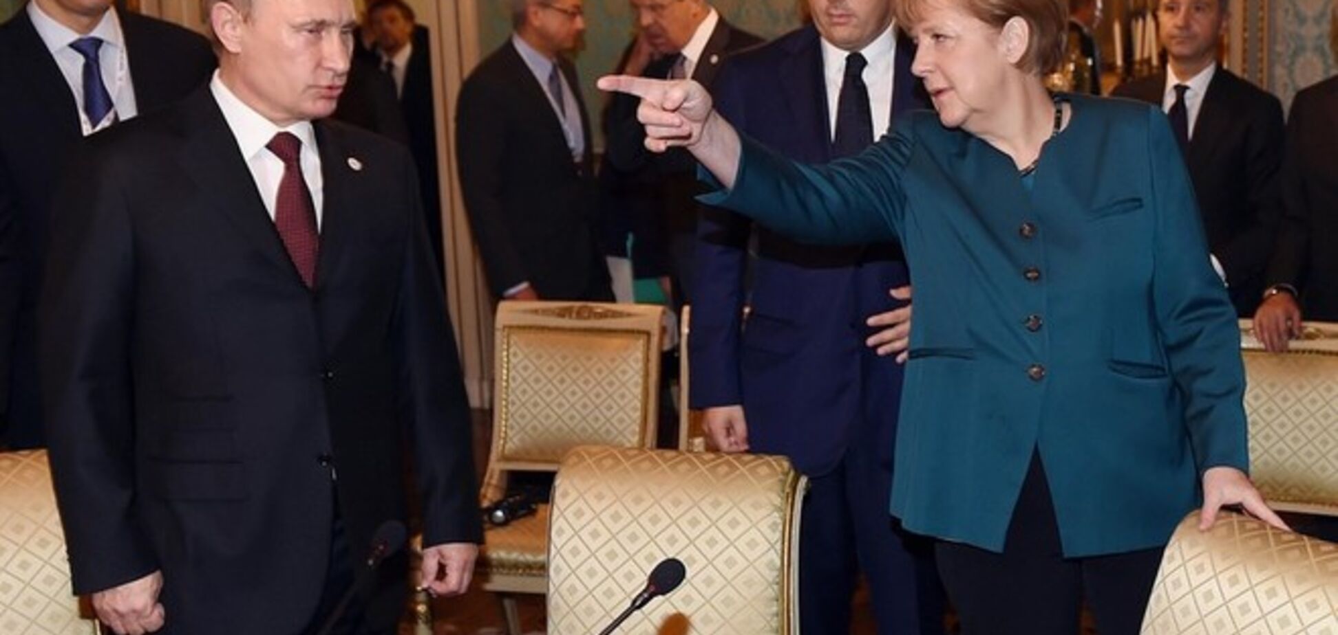 Дипломат рассказал об ультиматуме, который могут предъявить Путину Меркель и Олланд