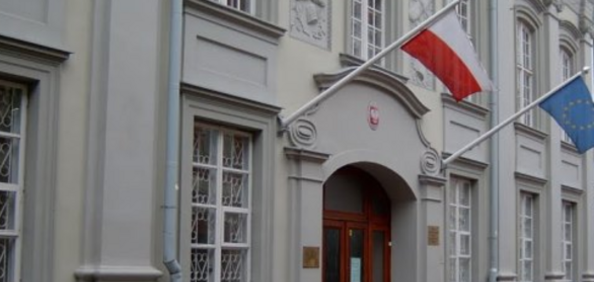 В Вильнюсе посольство Польши подверглось атакам неизвестных