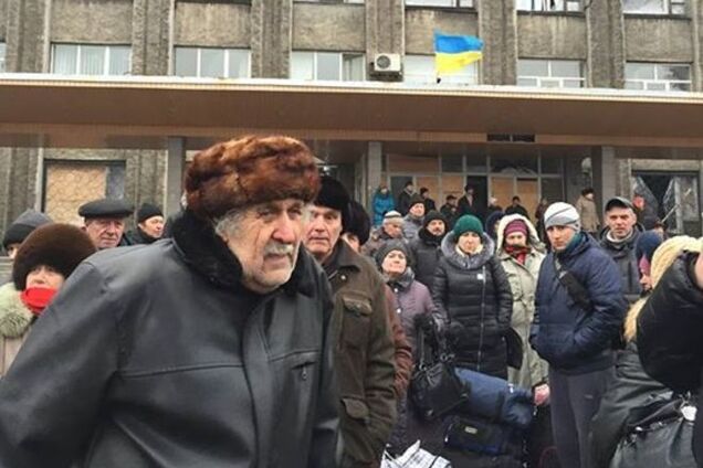 Перемирие в районе Дебальцево продлено, идет эвакуация - СНБО