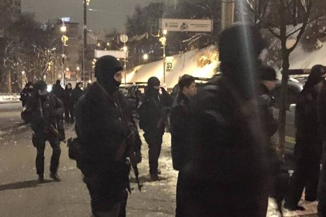 Под Кабмином стрельба и драка: есть раненый. Фото и видео с места событий