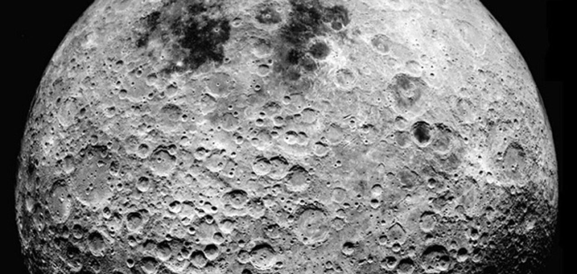 NASA показало редкое фото темной стороны Луны