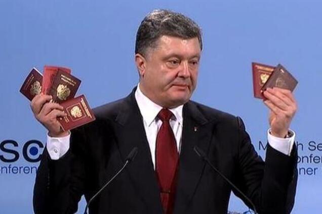 'А ты докажи!' В МИД РФ заявили, что Порошенко 'купил российские паспорта на рынке': фото документов