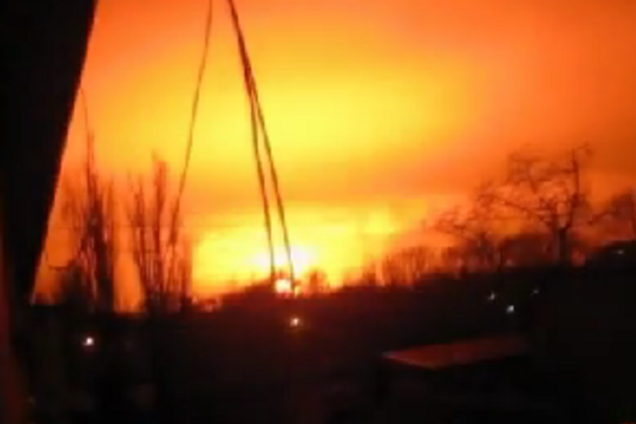 Донецк потряс мощный взрыв на складе боеприпасов боевиков: опубликовано видео