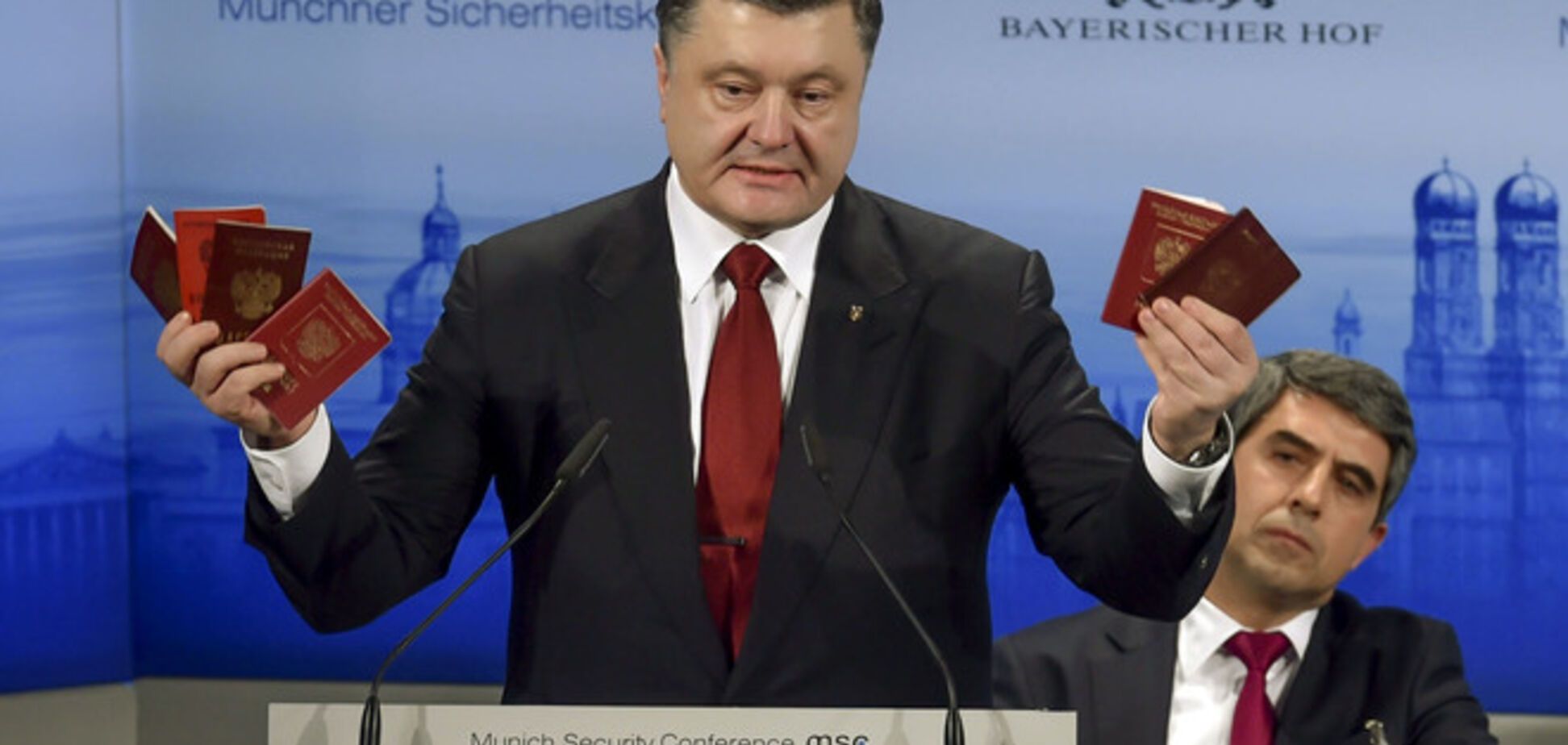 Тому стоїмо і перші вогонь не відкриваємо