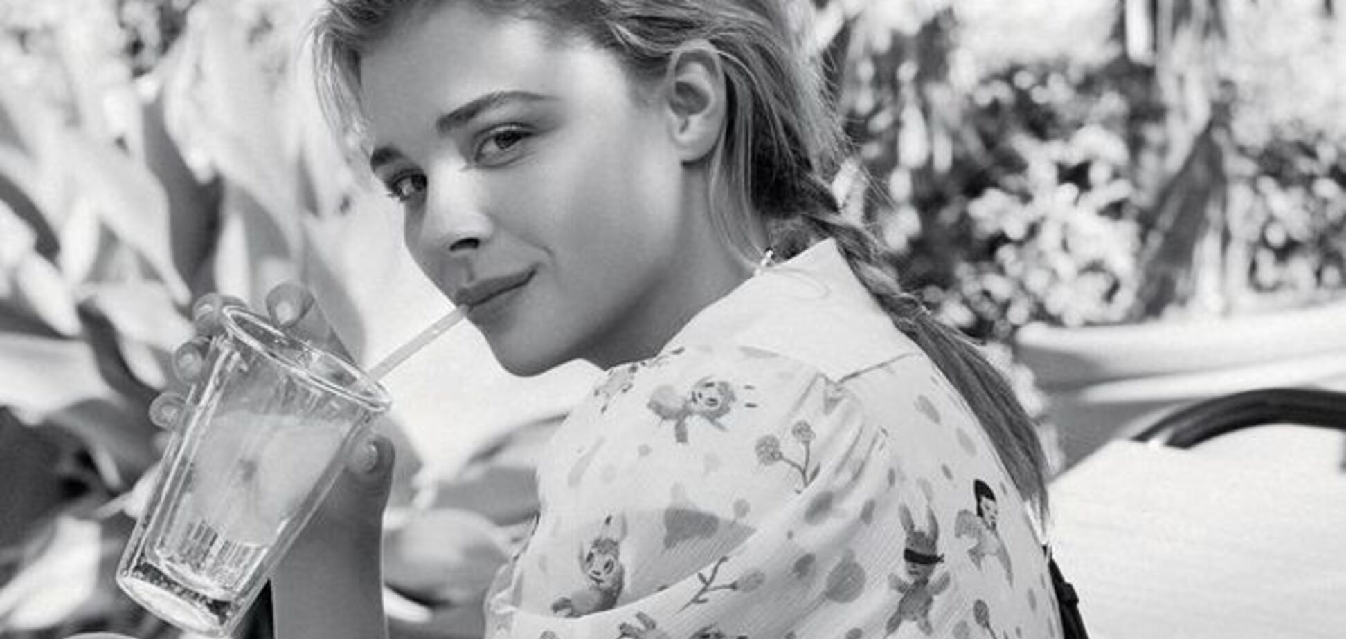 Хлоя Морец в черно-белом ретро