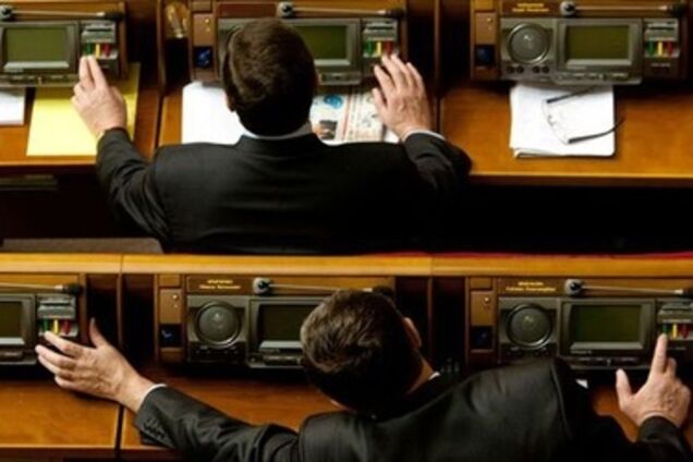 Раде предлагают ввести штрафы за 'кнопкодавство'