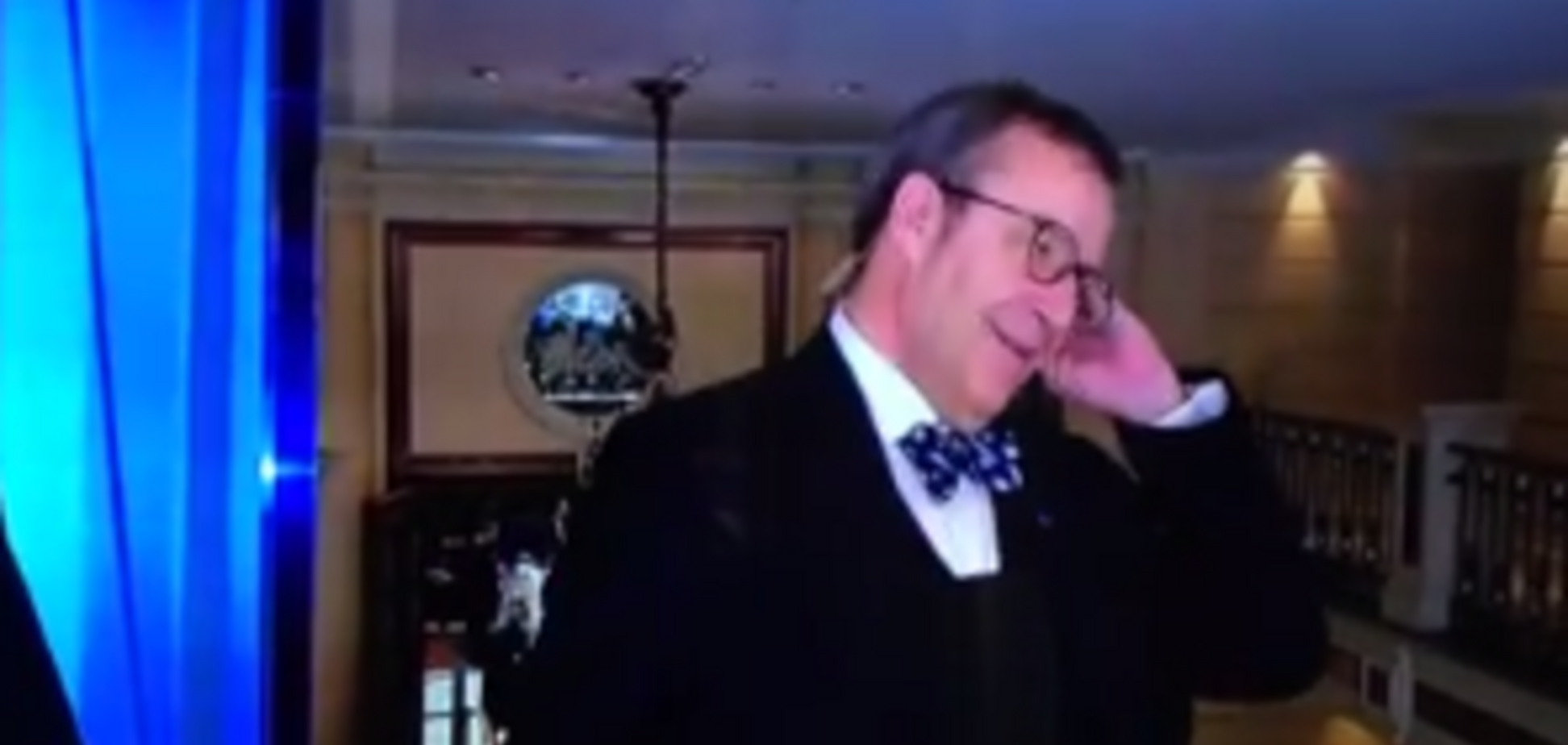 Скандал в прямом эфире: глава Эстонии в ярости сорвал с себя микрофон и прервал интервью. Видеофакт