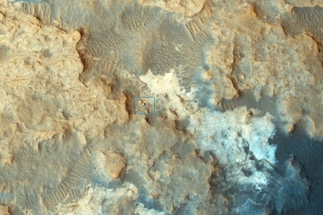 НАСА показало фото работающего на Марсе 'любопытного' ровера