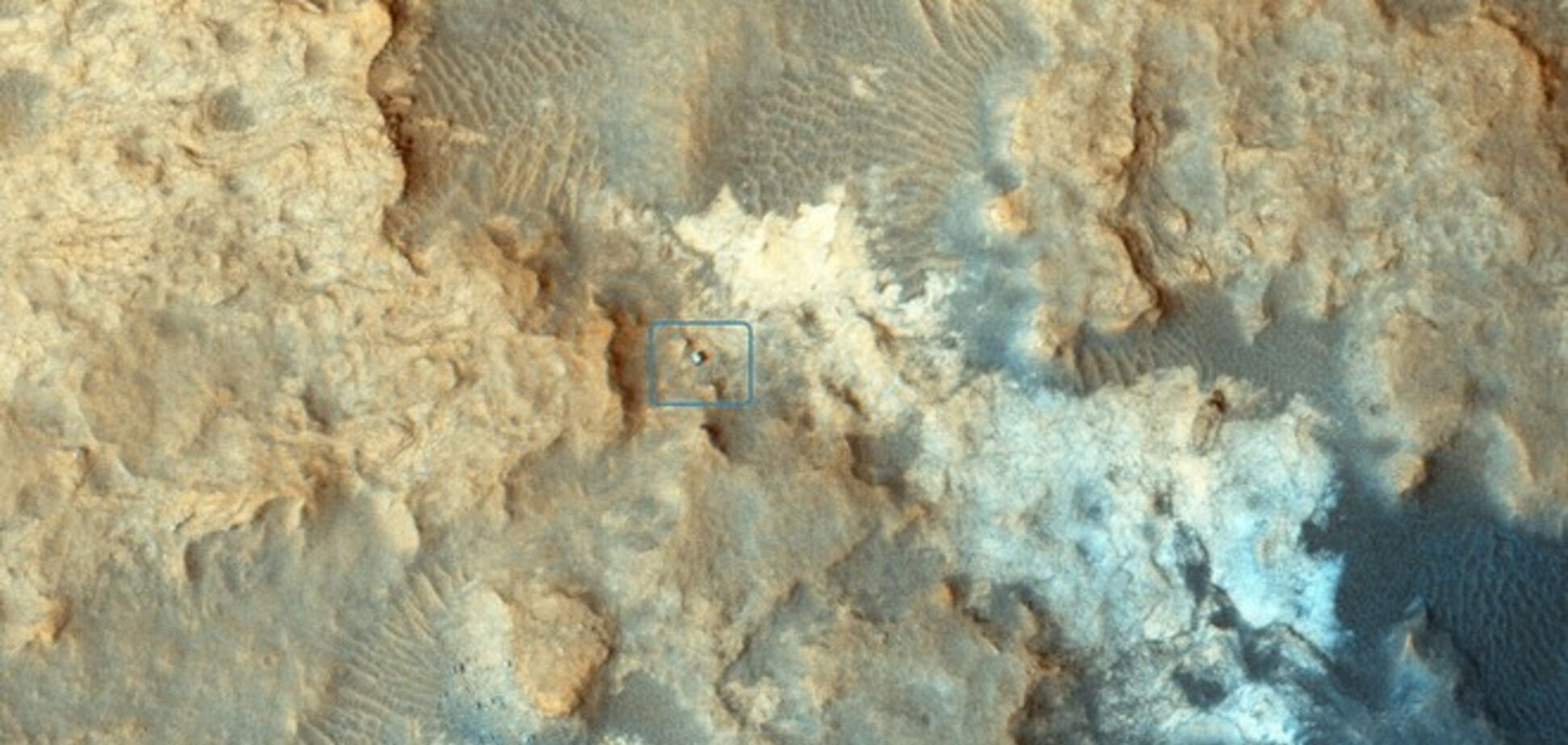 НАСА показало фото работающего на Марсе 'любопытного' ровера