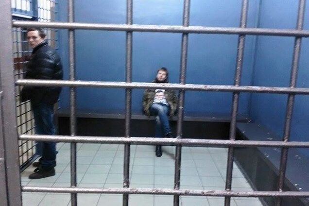 Опубликовано фото задержанного в Москве нардепа за решеткой