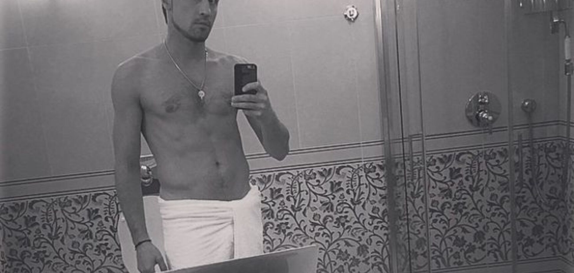 Седина в бороду: Познер принял вызов Билана и сделал селфи без одежды - фотофакт