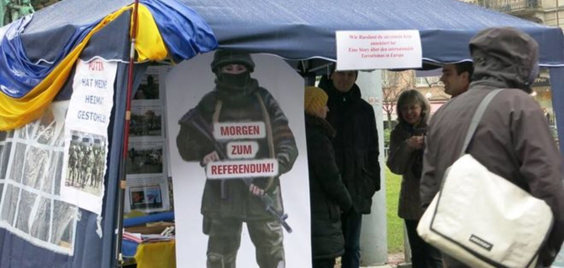 В Швейцарии прохожим показали, как Россия захватила Крым: фото акции