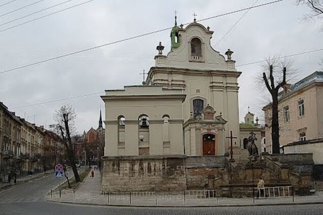 Во Львове горел костел XVIII века: есть пострадавшие