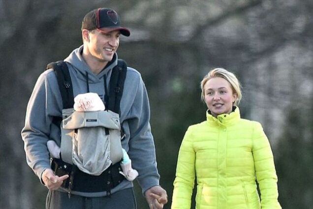 Владимир Кличко и Хайден Панеттьери впервые вышли на прогулку с трехмесячной дочкой