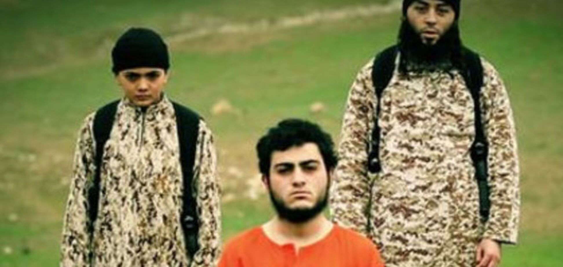 Боевики 'ИГ' распространили видео, на котором ребенок казнит агента 'Моссада'