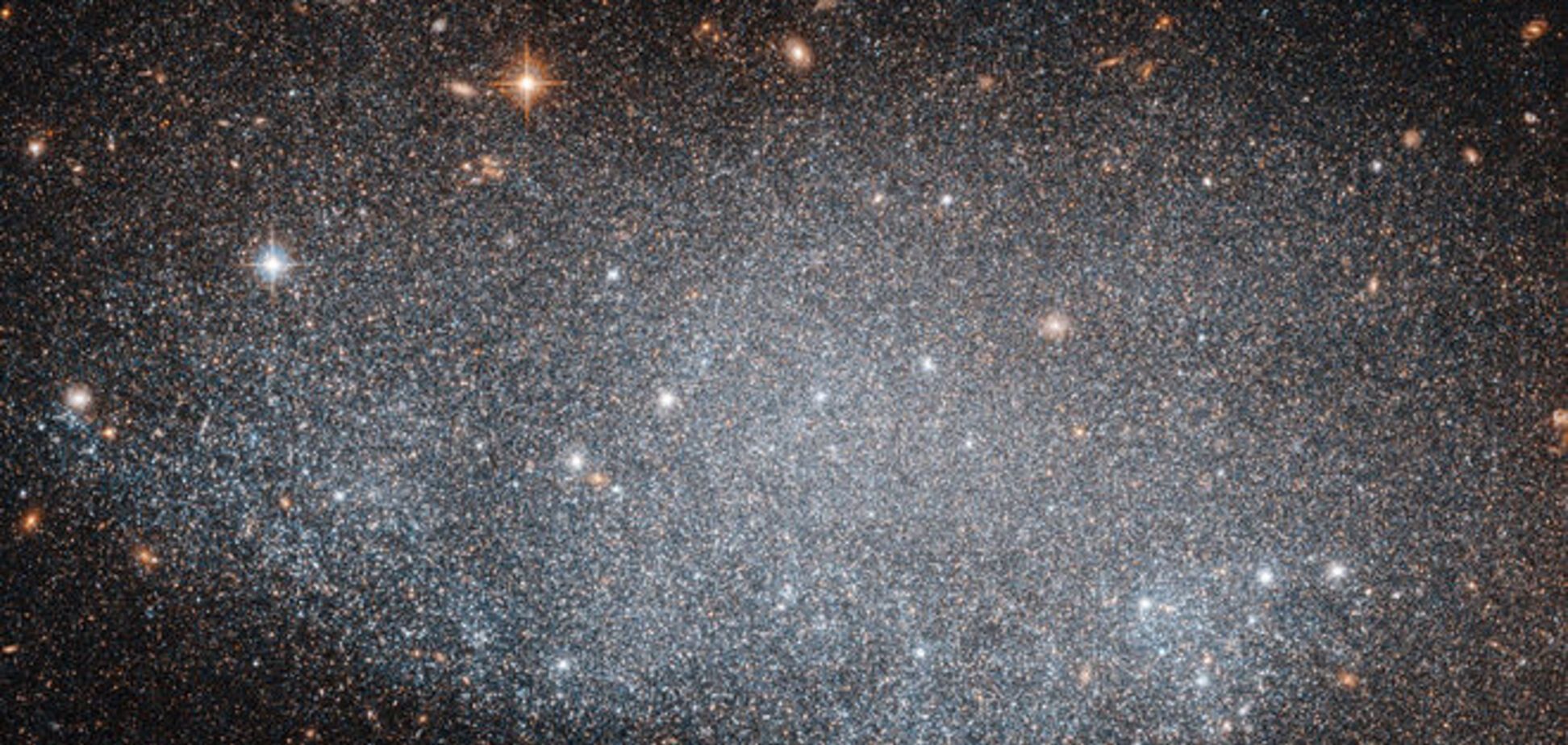 Телескоп Хаббл заснял загадочную карликовую галактику