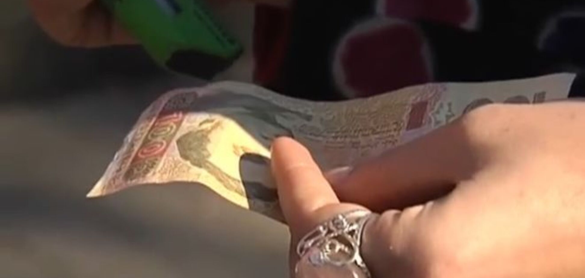 'Это уже не деньги': украинцы отреагировали на новую 100-гривневую купюру