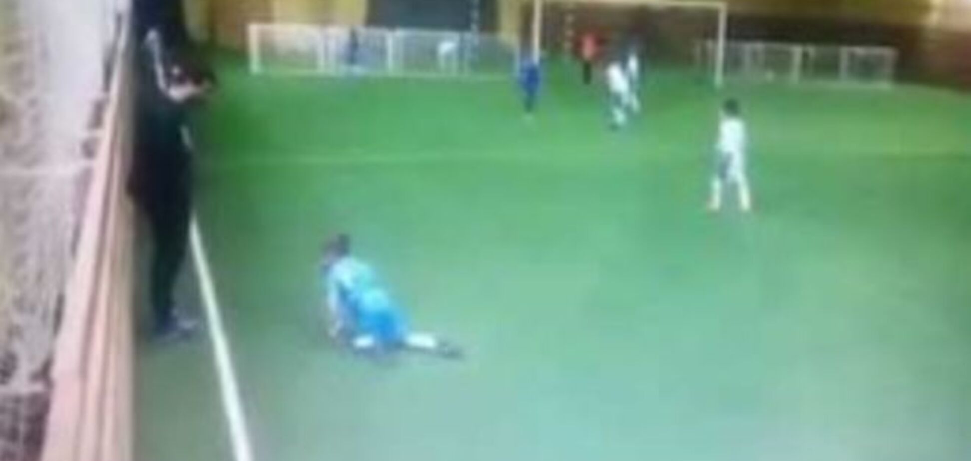 Российский тренер жестоко избил ребенка во время матча: шокирующее видео