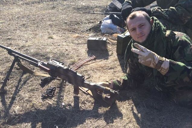 Футболист 'Днепра' готовится к матчу Лиги Европы с пулеметом в руках: яркое фото