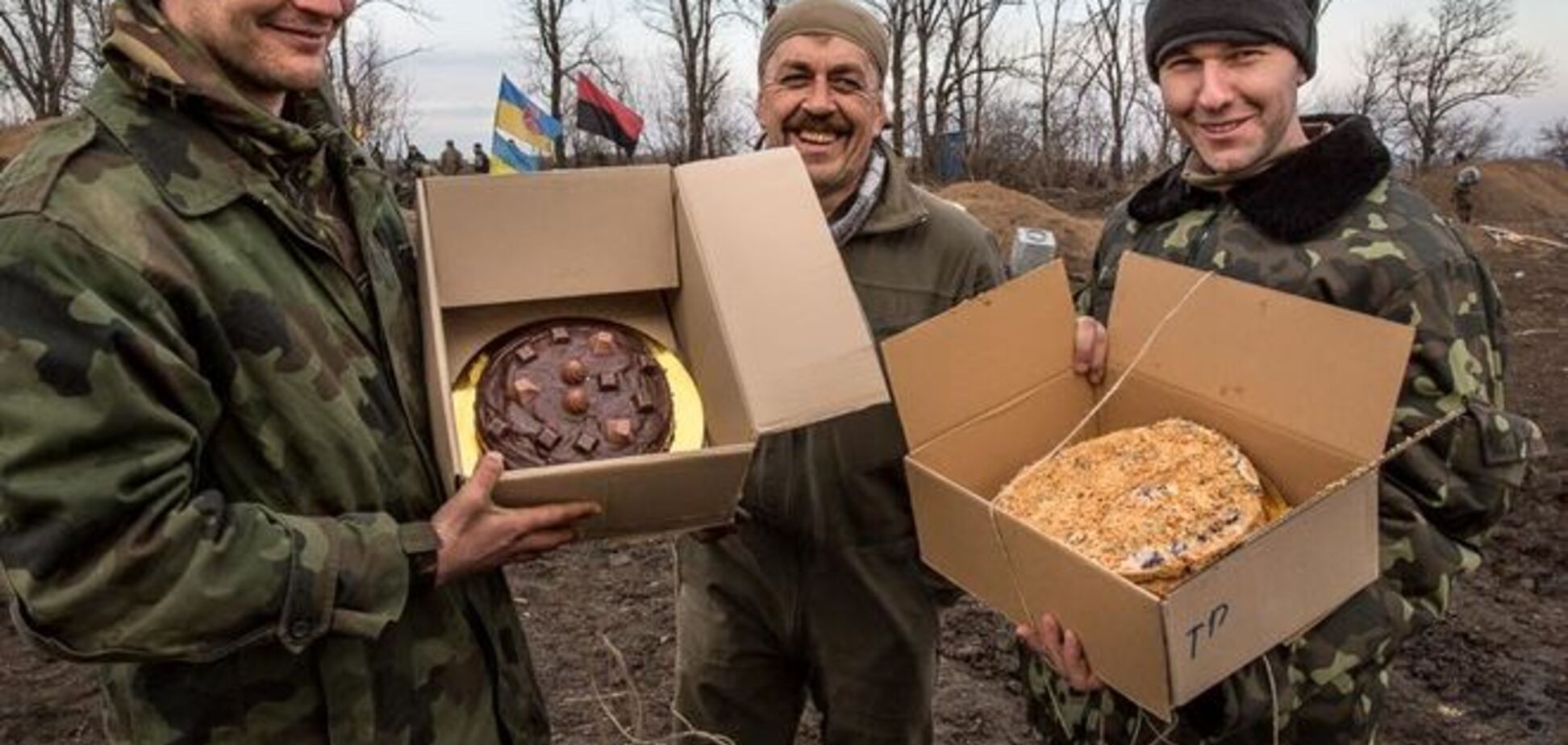 Весна в зоне АТО. Бойцам привезли кучу сладостей и резиновые сапоги: фото с передовой