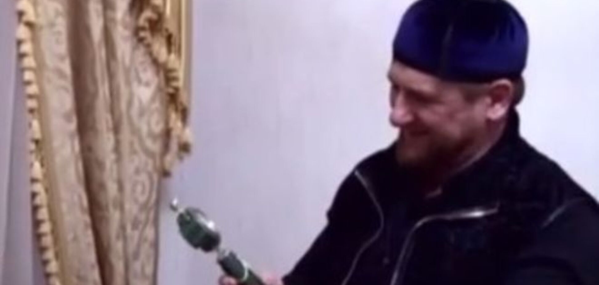 Кадыров уже похвастал часами с рабочего стола исчезнувшего Путина