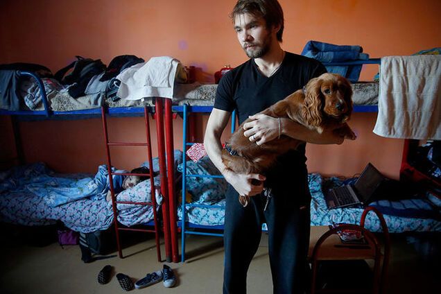 Прийняла в обійми: опубліковано фото 'щасливого' життя українських біженців в Росії