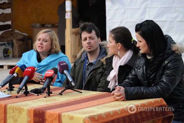 Кабмин посадил волонтеров на 'короткий поводок'