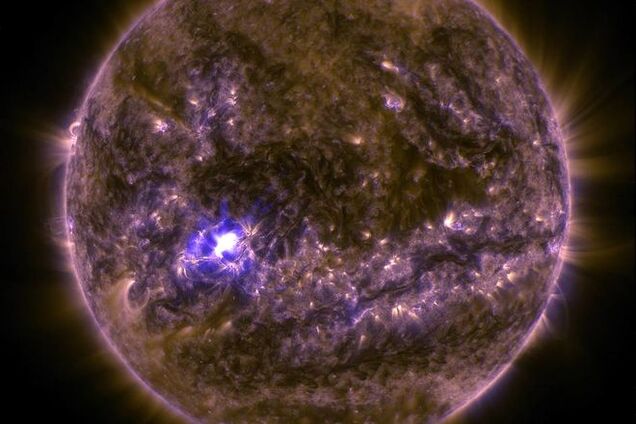 На Солнце произошла мощная вспышка опасная для Земли