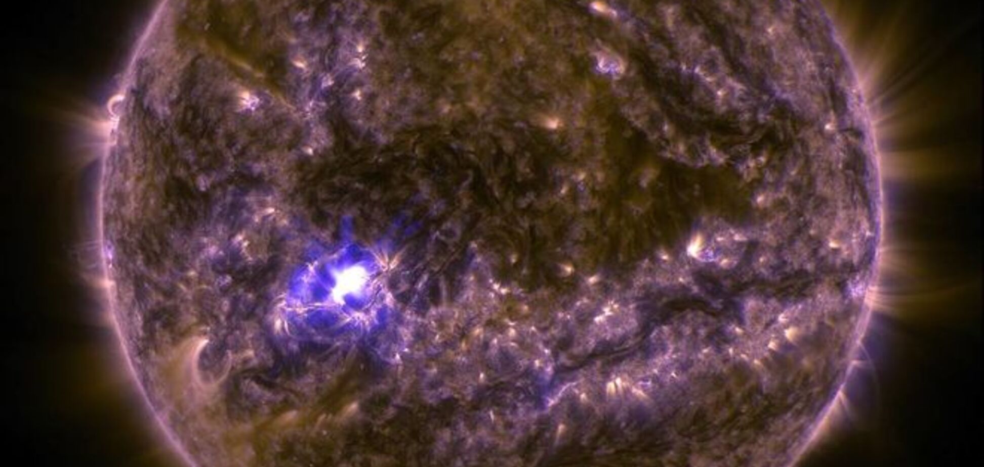 На Солнце произошла мощная вспышка опасная для Земли