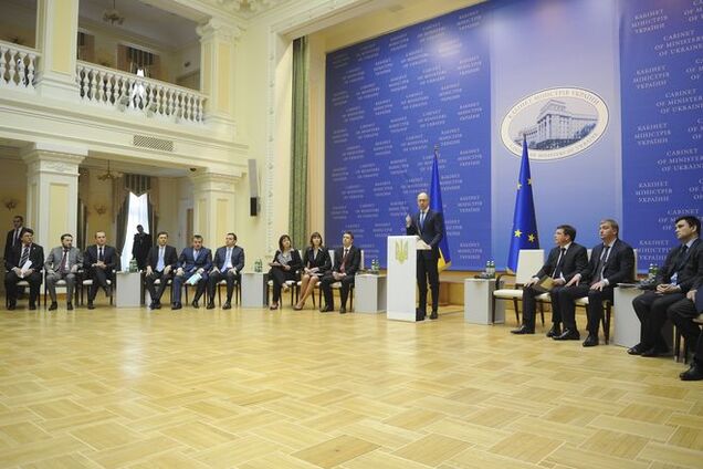 Истекли 100 дней Кабмина: чем хвастается и что обещает команда Яценюка