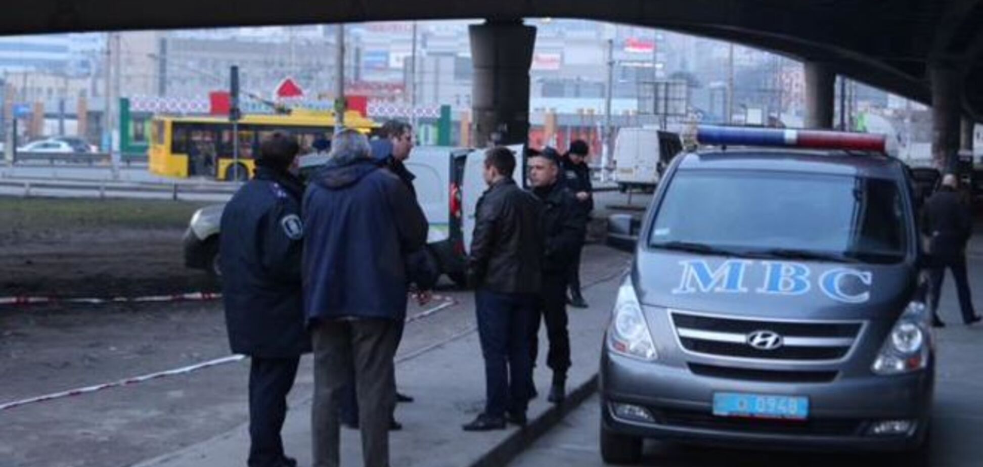 Возле автовокзала в Киеве обнаружили подозрительный предмет: опубликованы фото