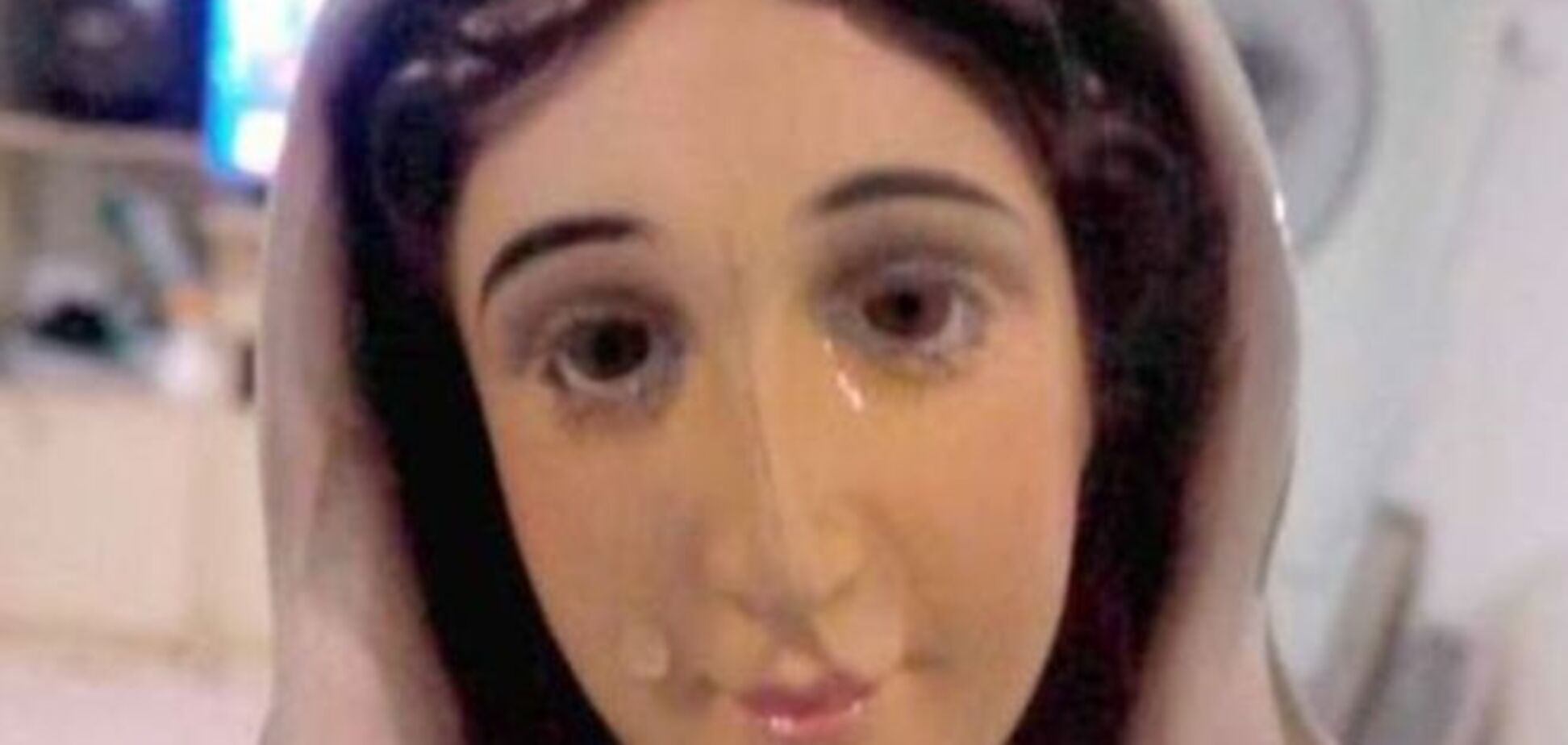 Статуэтка Девы Марии 'заплакала' в Малайзии