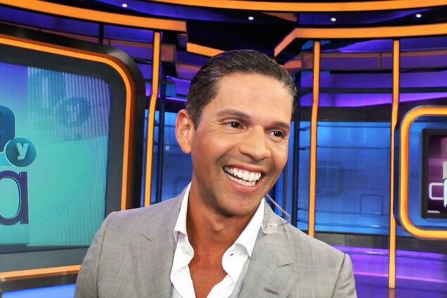 В США телеведущего уволили за расистский комментарий в адрес жены Обамы