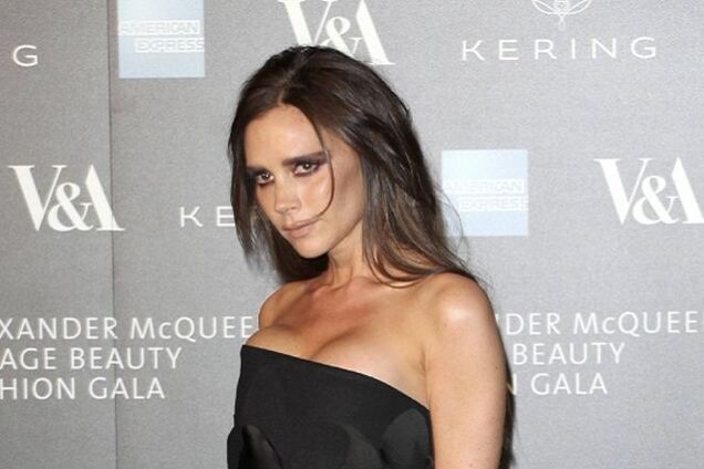 Виктория Бекхэм напугала неудачным макияжем