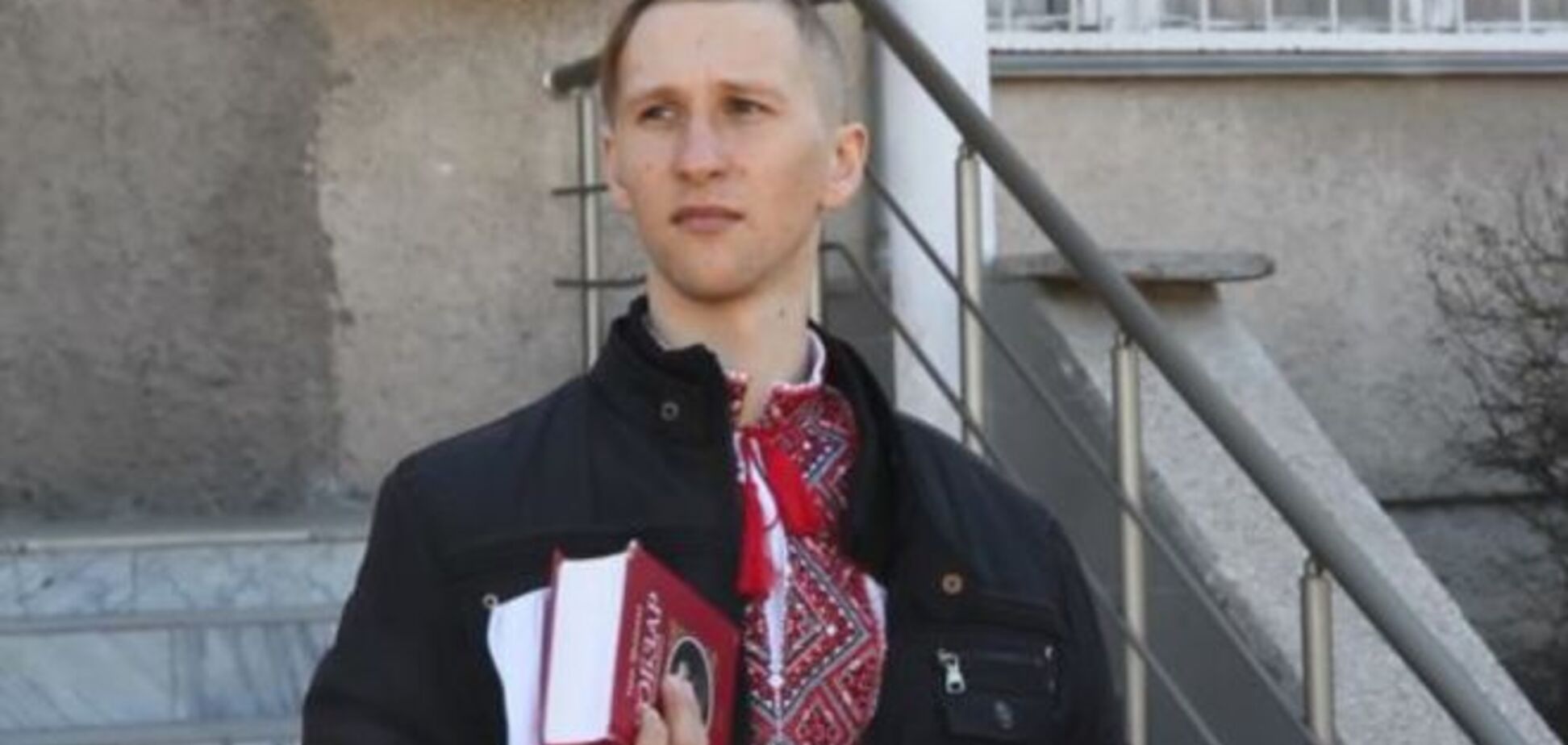 В Симферополе активиста задержали из-за сине-желтой ленточки