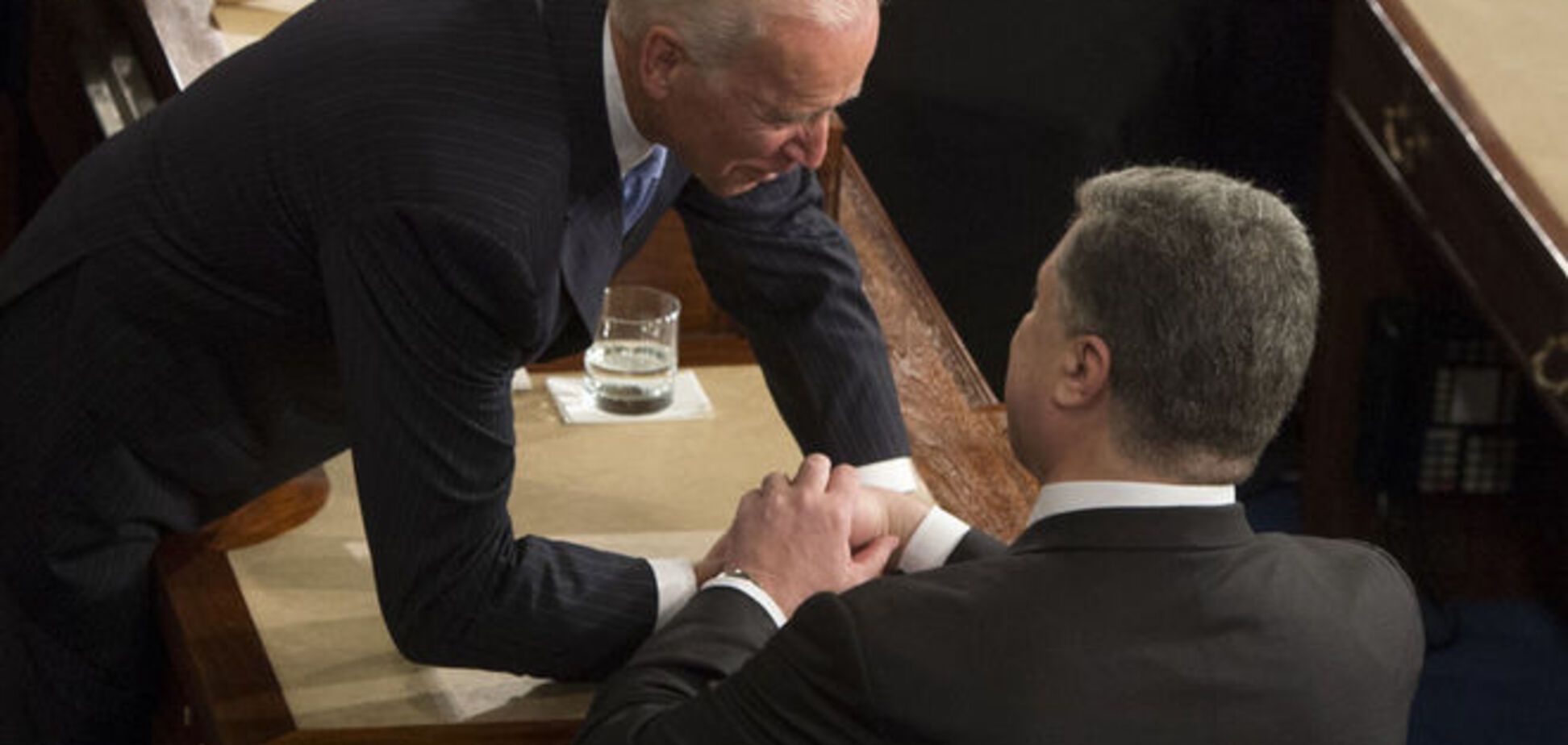 Порошенко и Байден поговорили о миротворцах на Донбассе и судьбе Савченко