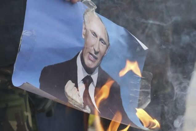 'Путин пропал'. Но никто не пришел к Кремлю защитить своего 'лидера'