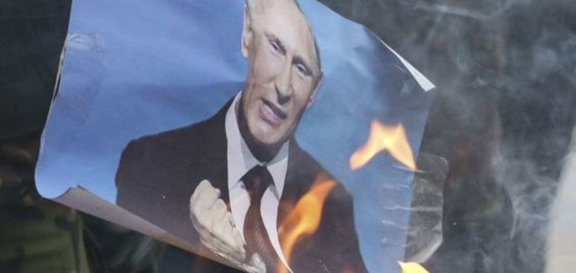 'Путин пропал'. Но никто не пришел к Кремлю защитить своего 'лидера'