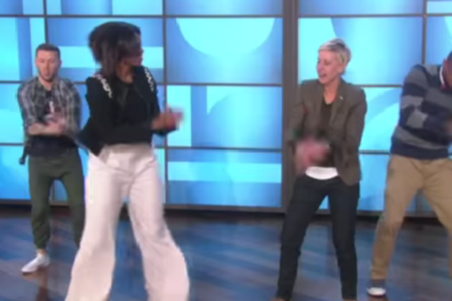 Мишель Обама и падающий микрофон: появилось видео с зажигательно танцующей первой леди США