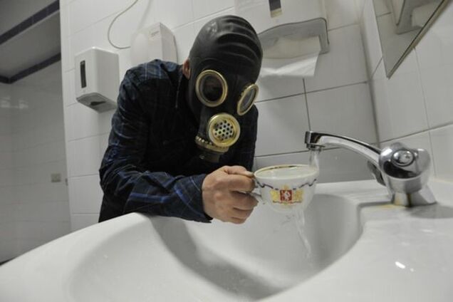 Жители Донецка в ужасе от мысли, почему из крана может идти 'гнилая' вода