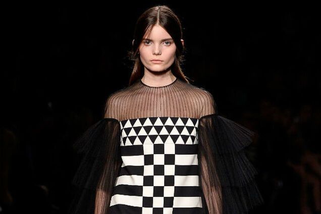 Неделя моды в Париже: показ Valentino